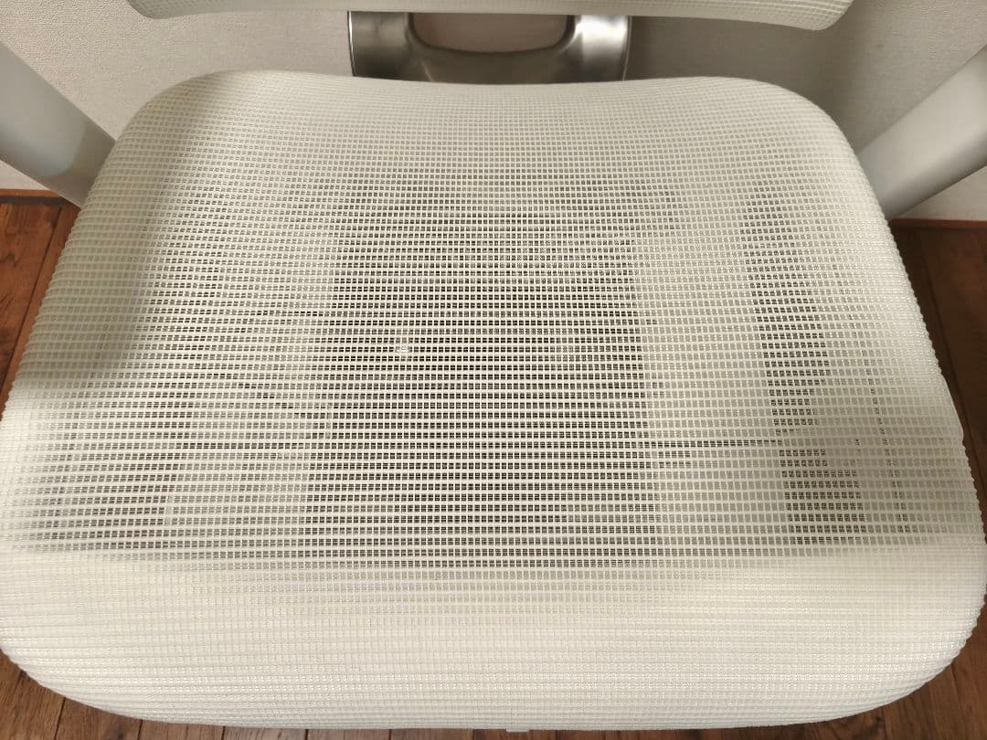 ゆうさん【極美品】超人気品 COFO Chair Premium ホワイト