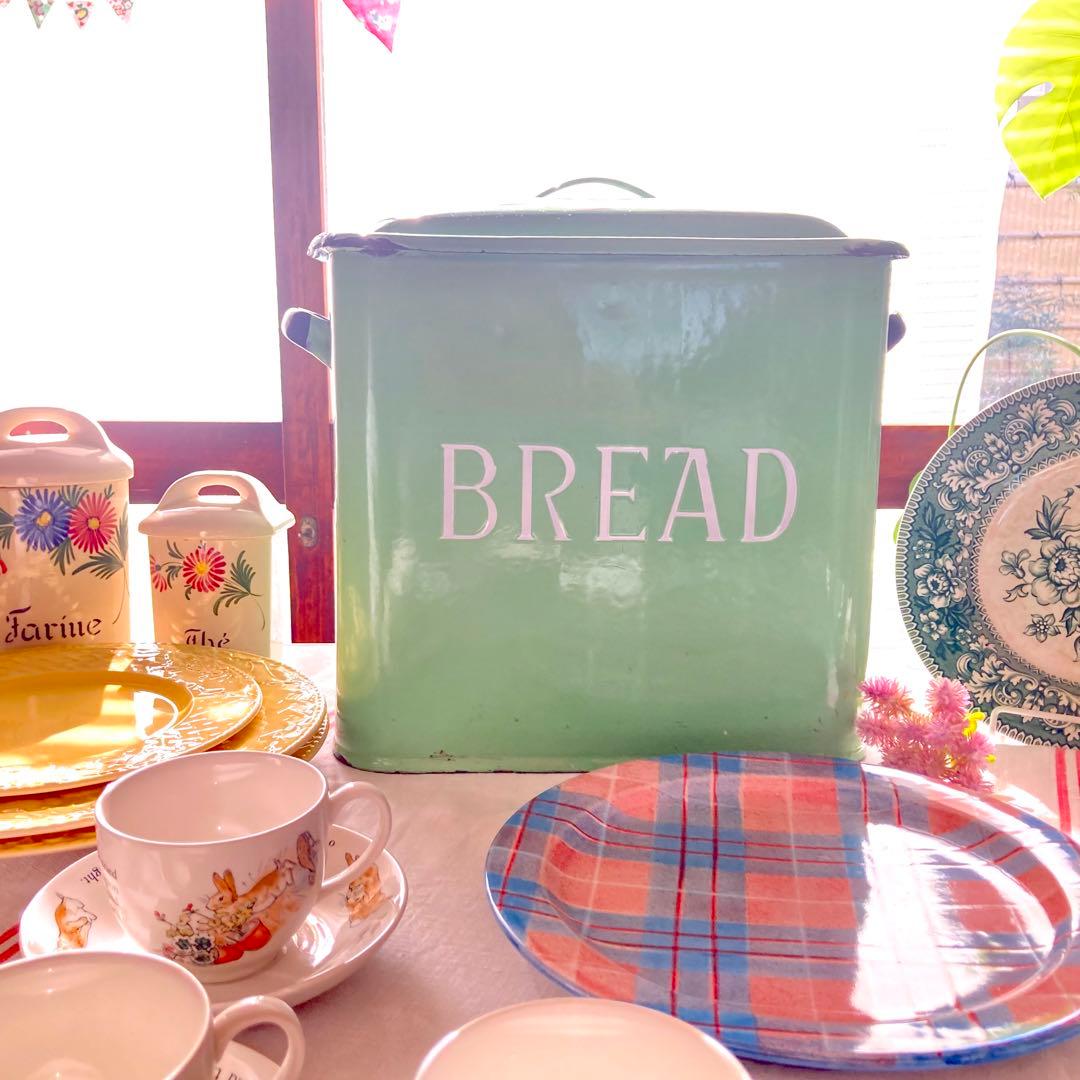 希少✧イギリスアンティーク　かわいいミントグリーンBREADホウロウ缶˚✧₊⁎✧