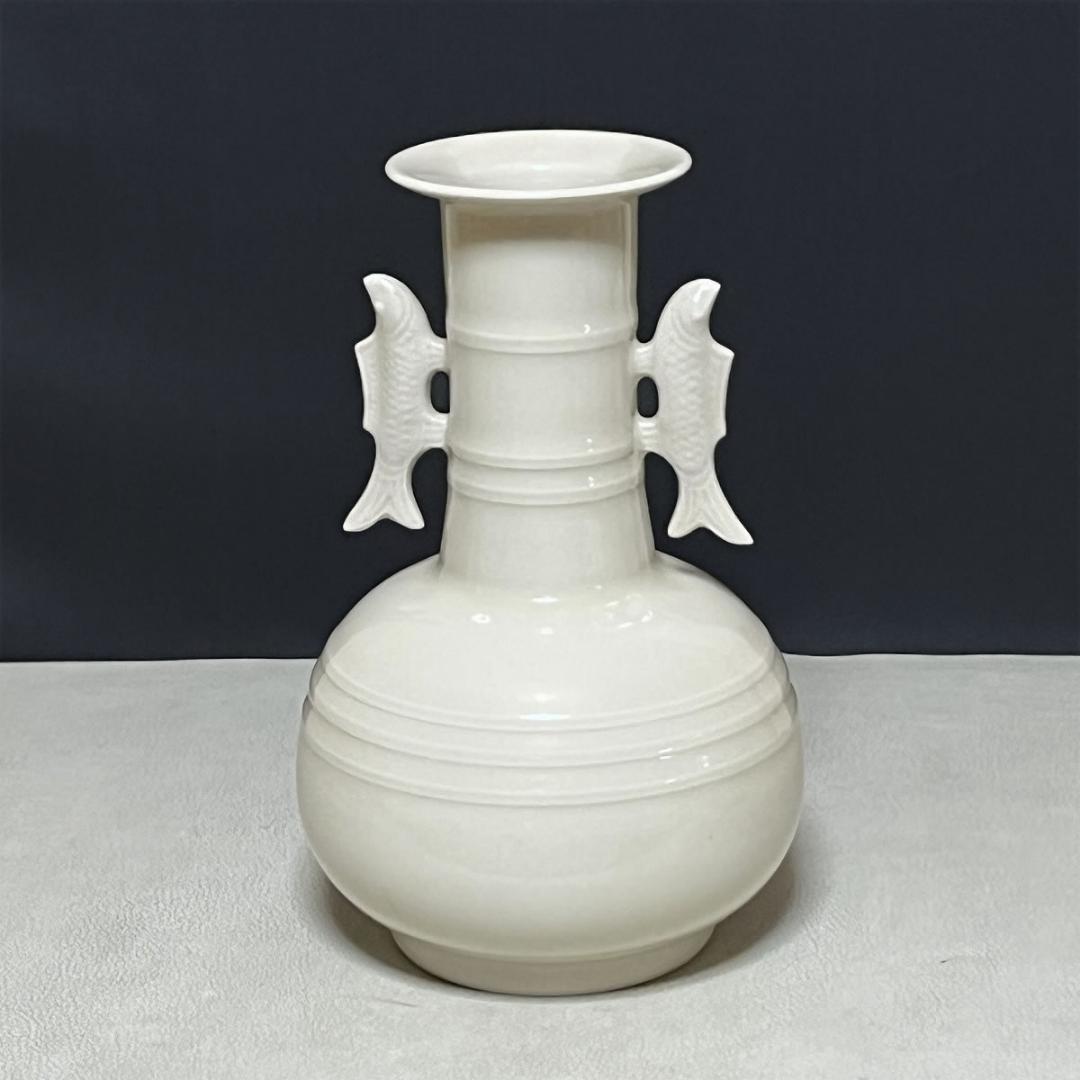 加藤渓山 牙黄磁 耳付花生 共箱 喜寿 渓山 魚耳 花入 耳付花入【k3635】