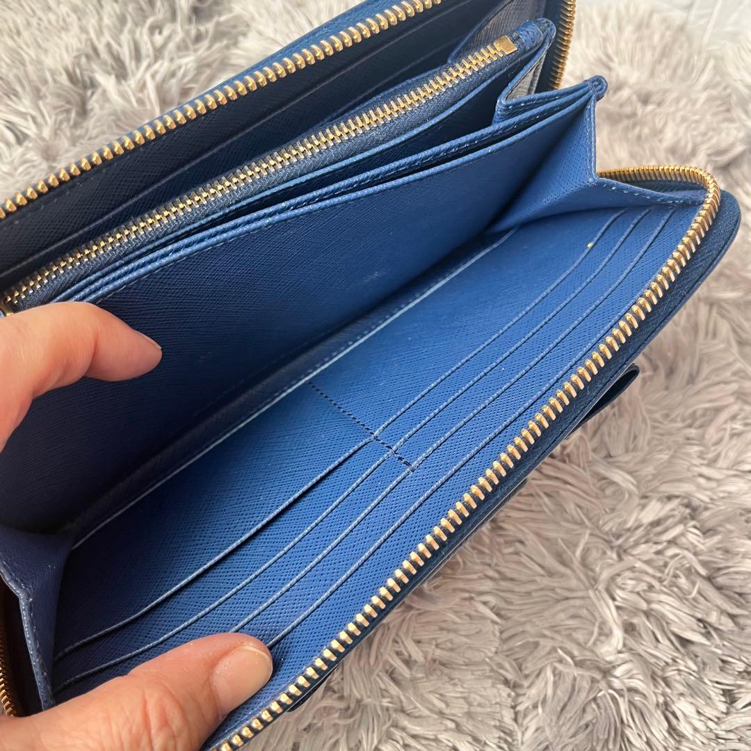 美品✨PRADA フィオッコ　ラウンドファスナー　サフィアーノ　メタルロゴ