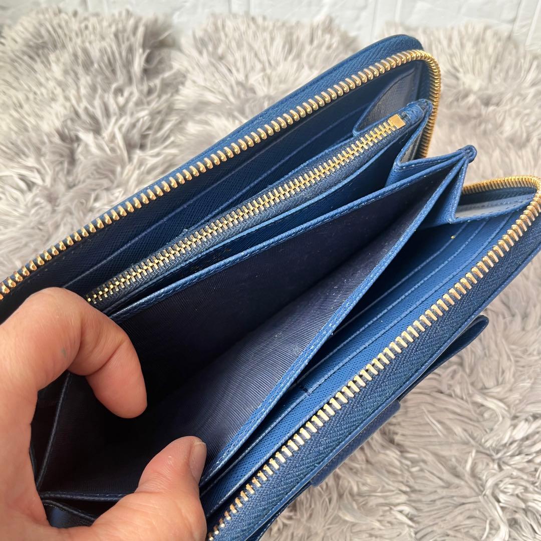 美品✨PRADA フィオッコ　ラウンドファスナー　サフィアーノ　メタルロゴ