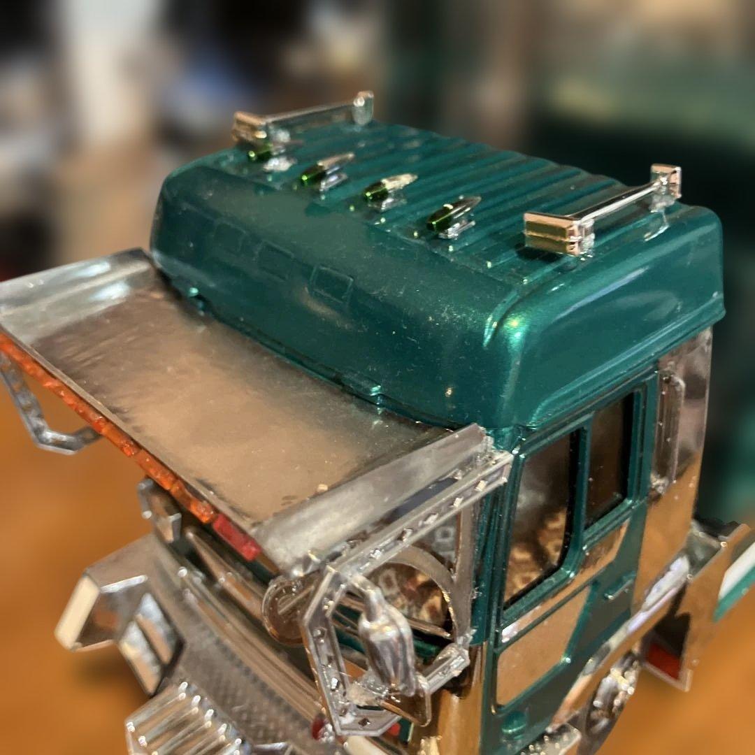 プロフィアデカ箱ダンプ1／32完成品