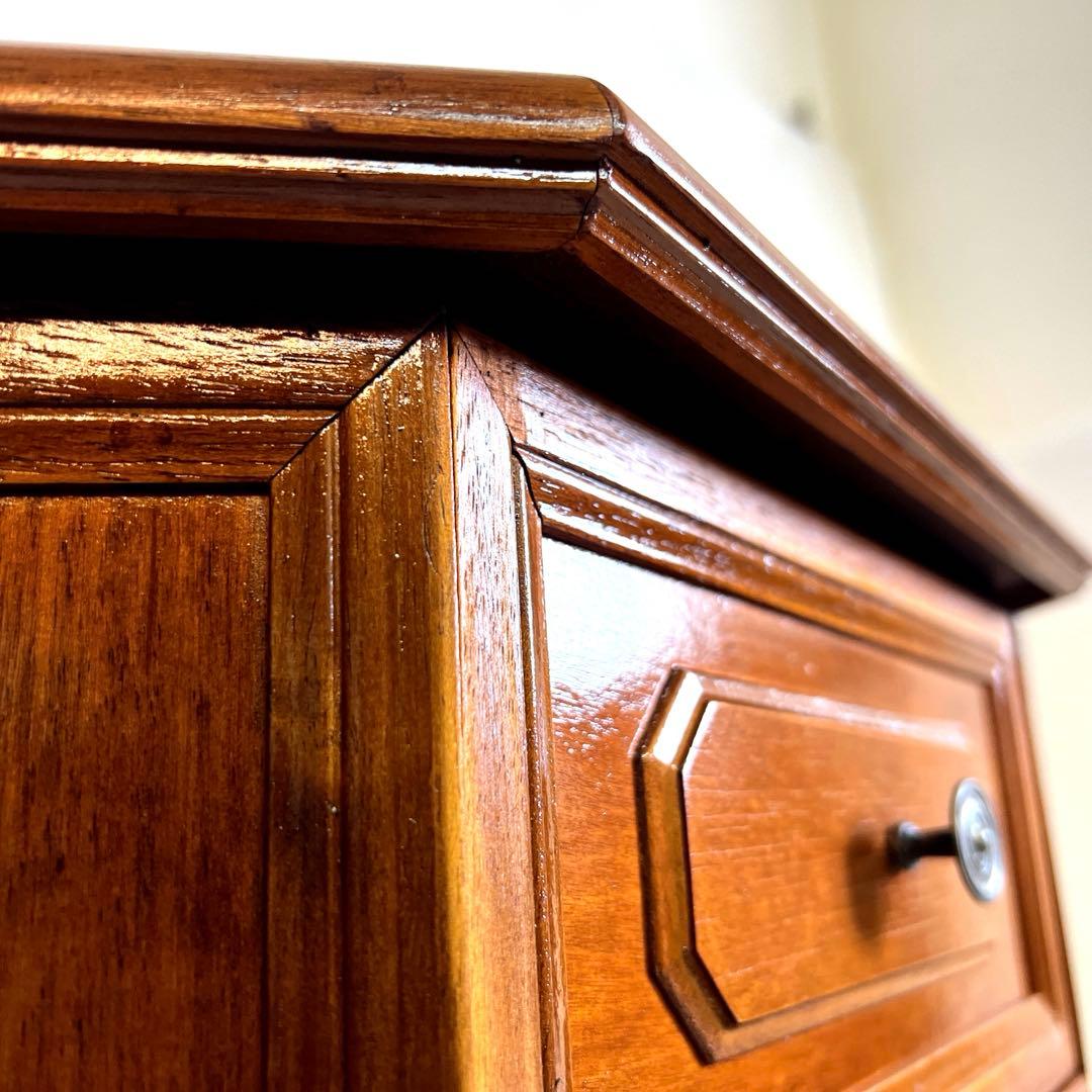 小ぶりなチェスト・イタリア　 横幅52cm・奥行29cm・高さ71cm