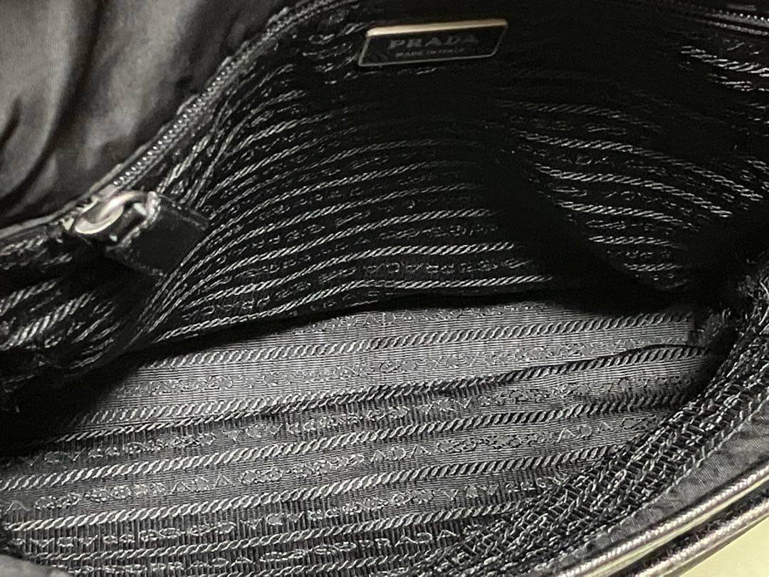 プラダ　ショルダーバッグ　メッセンジャーバッグ