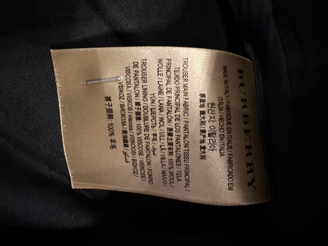 BURBERRY ネイビー スーツ【羊毛100 （ラムウール）】