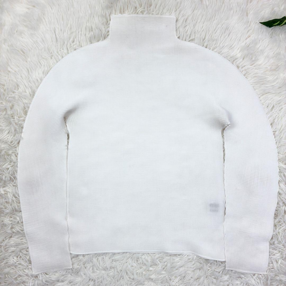 美品　イッセイミヤケMe　ハイネック　長袖プリーツカットソー　ホワイト　FREE