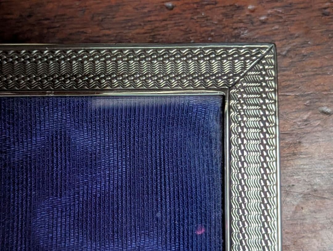 イギリスアンティーク 純銀フォトスタンド １９１３年ロンドン刻印 英国王室御用達