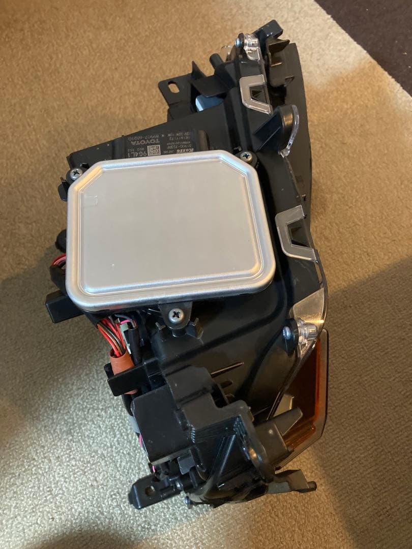 ランドクルーザー250 丸目ヘッドライト左右