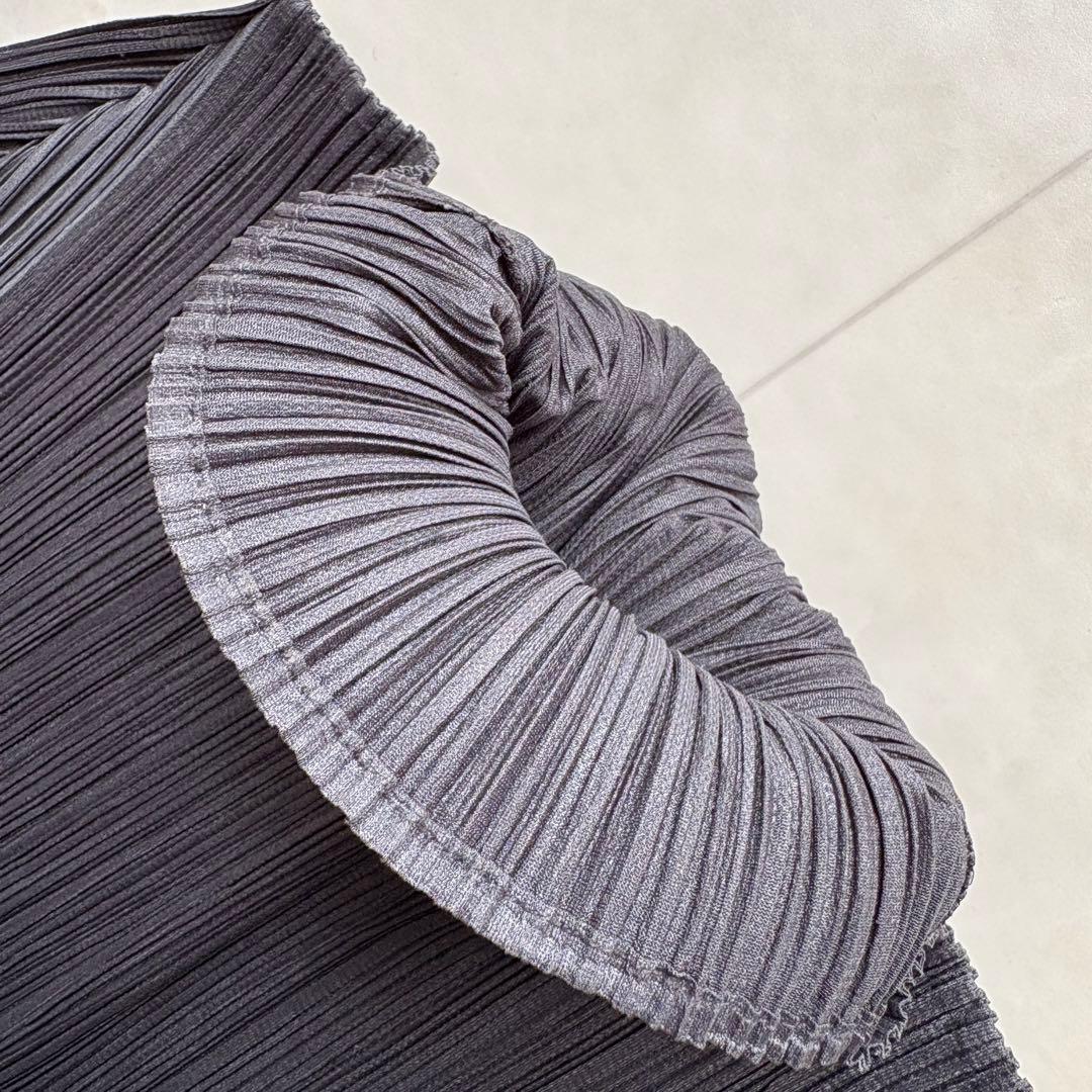 美品✨ プリーツプリーズ ハイネック長袖トップス チャコール 3 体型カバー