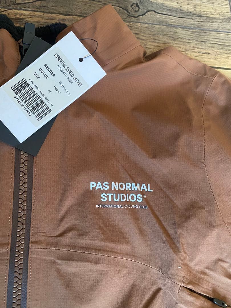 本知夢　新品　Women Essential Shield Jacket