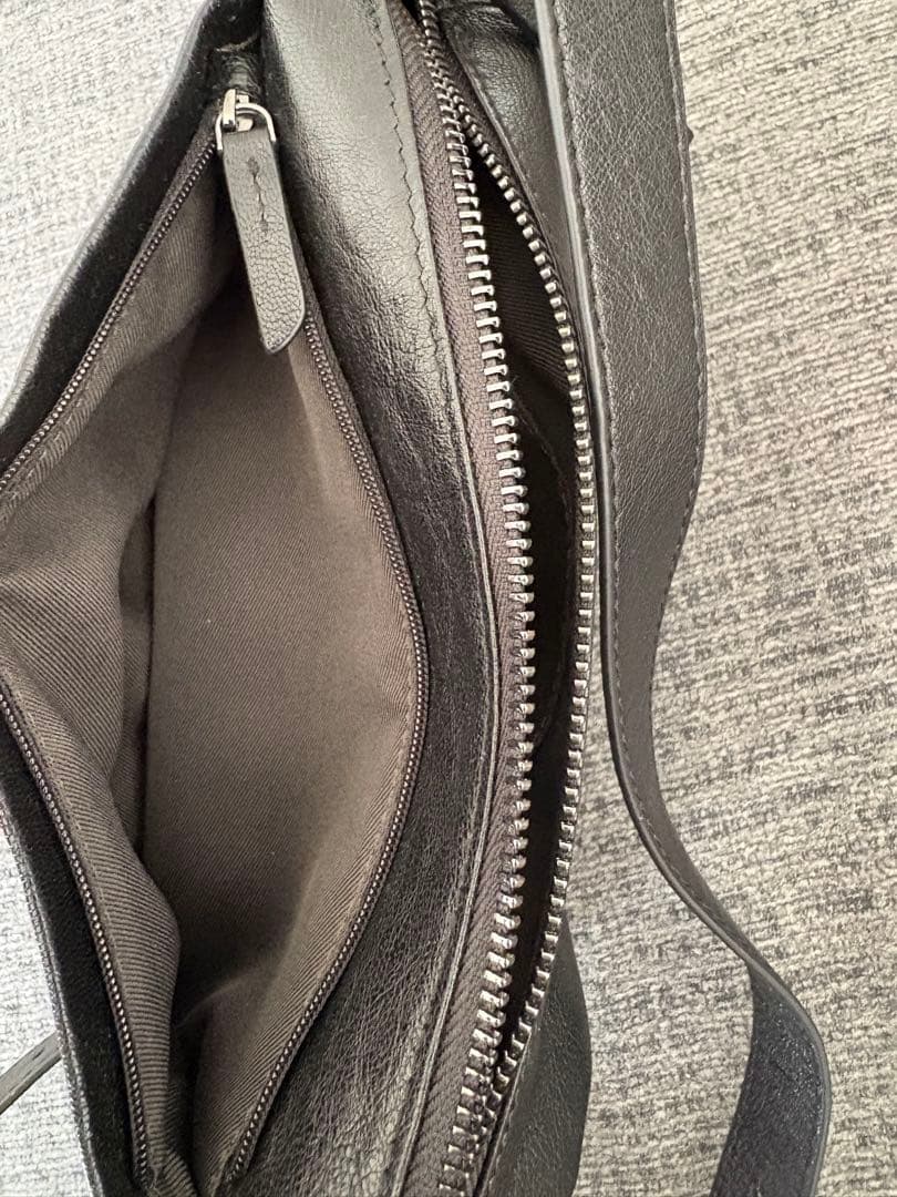 美品★イアパピオネ《本革/220g》ボックスショルダーバッグ