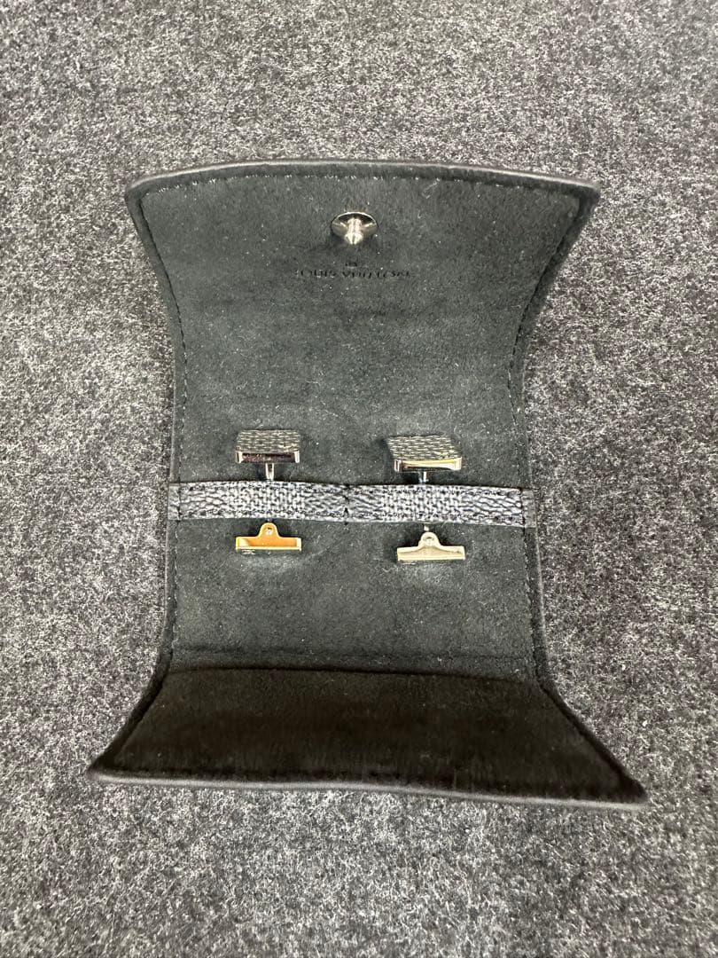 LOUIS VUITTONカフリンクス ブラック