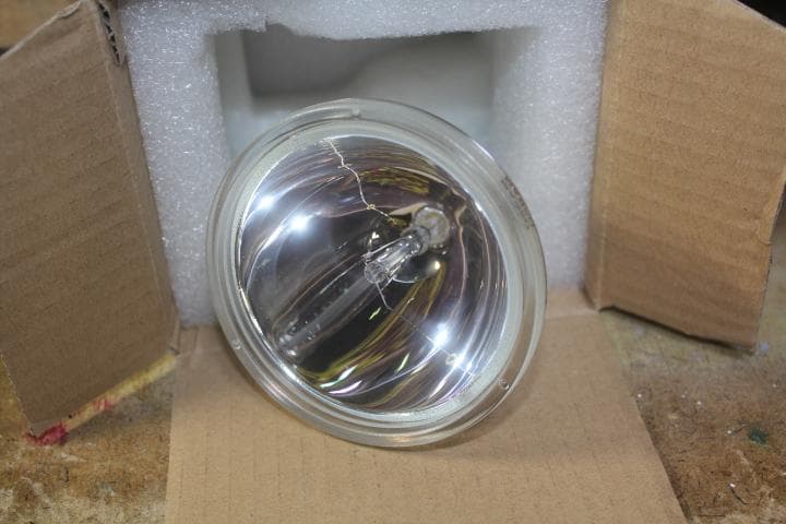 アウトラン2DX・レッツゴージャングル等のプロジェクターランプ(ランプ部分のみ）