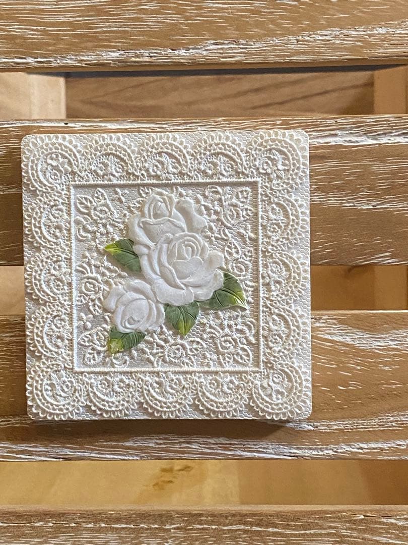 フレンチ シャビー♦️ディスプレイ キャビネット♦️収納棚♦️ロココ調 ホワイトローズ