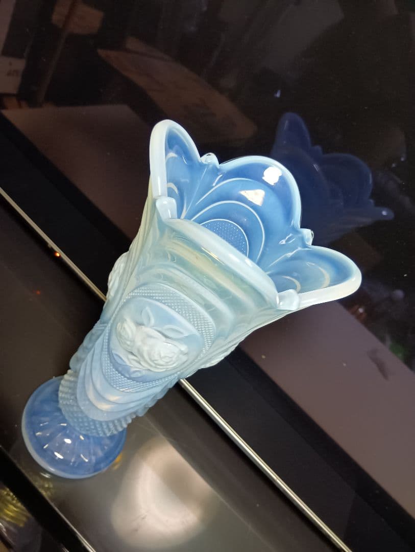 希少　オパール　セント　クリスタル　ガラス　ローズ　模様　フラワーベース