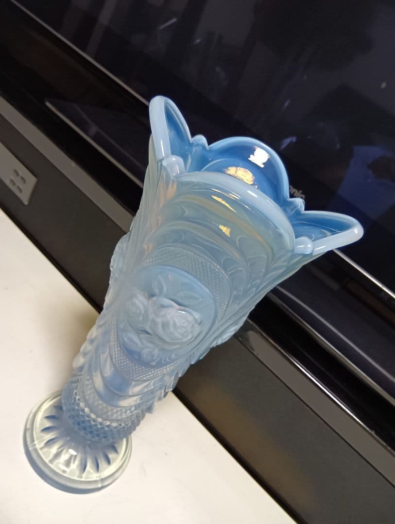 希少　オパール　セント　クリスタル　ガラス　ローズ　模様　フラワーベース