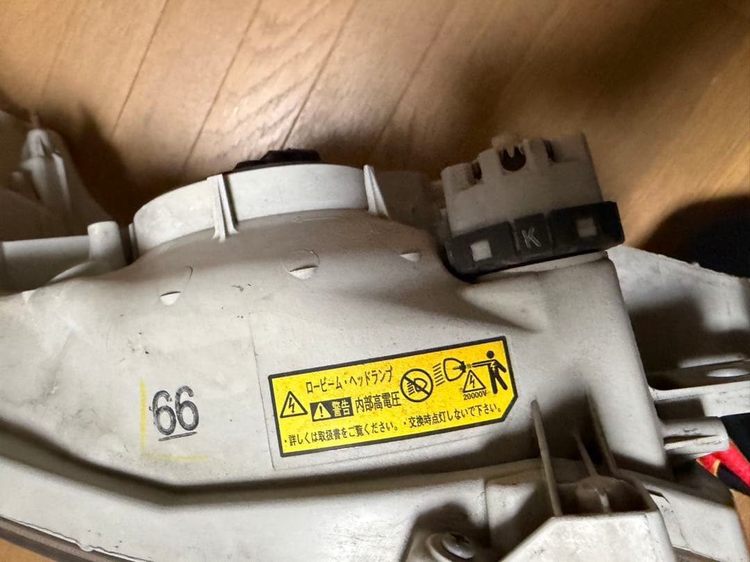 ハイエース　3型　純正ヘッドライト　インナー黒