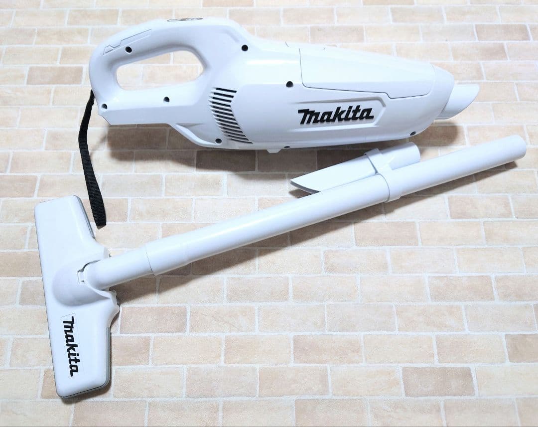 美品　マキタ　コードレス充電式　クリーナー　掃除機　CL107FD