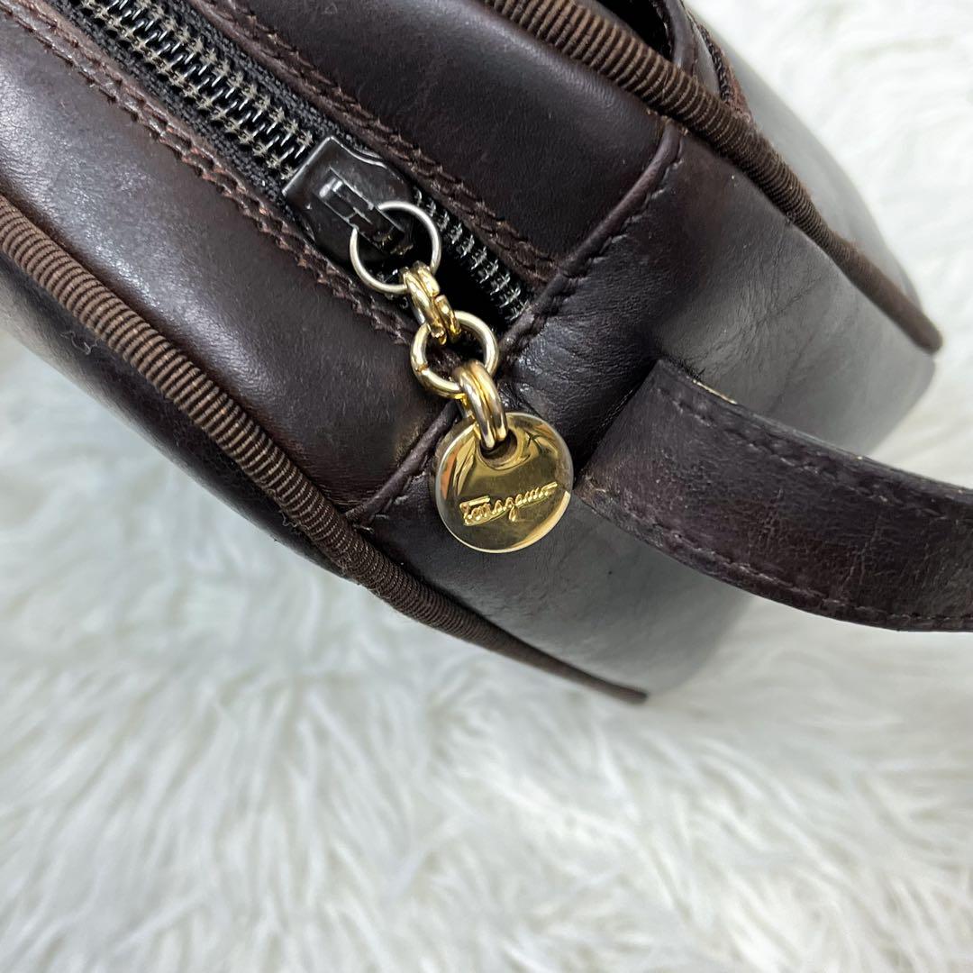美品 フェラガモ ヴァラリボン ショルダーバッグ レザー