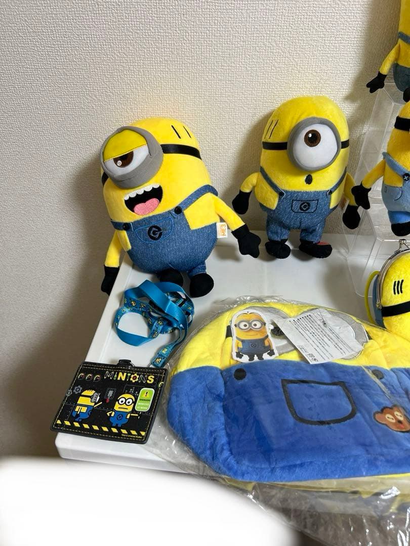 ミニオンズのぬいぐるみとポシェット、パスケース