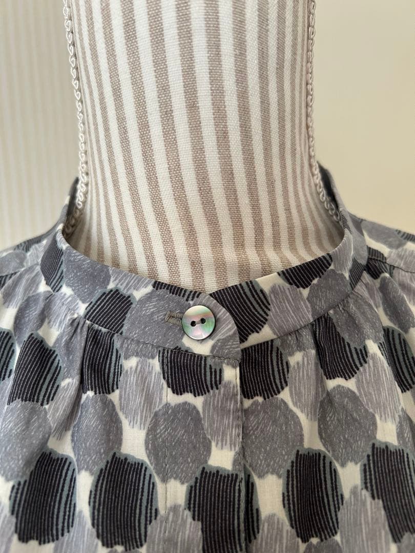 ハンドメイド　リバティタナローン生地使用バンドカラーブラウス