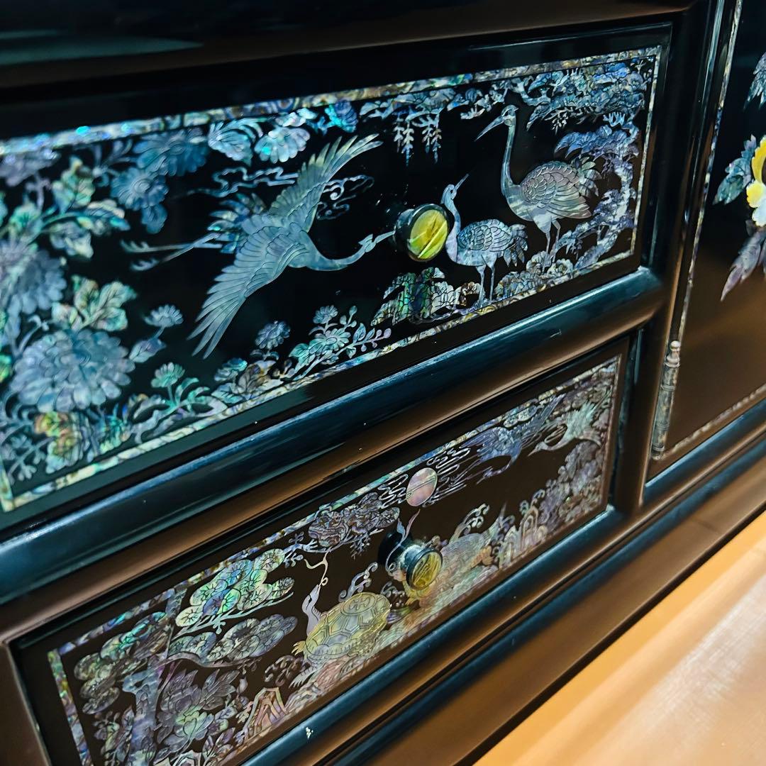 螺鈿細工キャビネット　箪笥　高級家具　孔雀　鶴　月　動物柄　韓国　中国　民芸家具