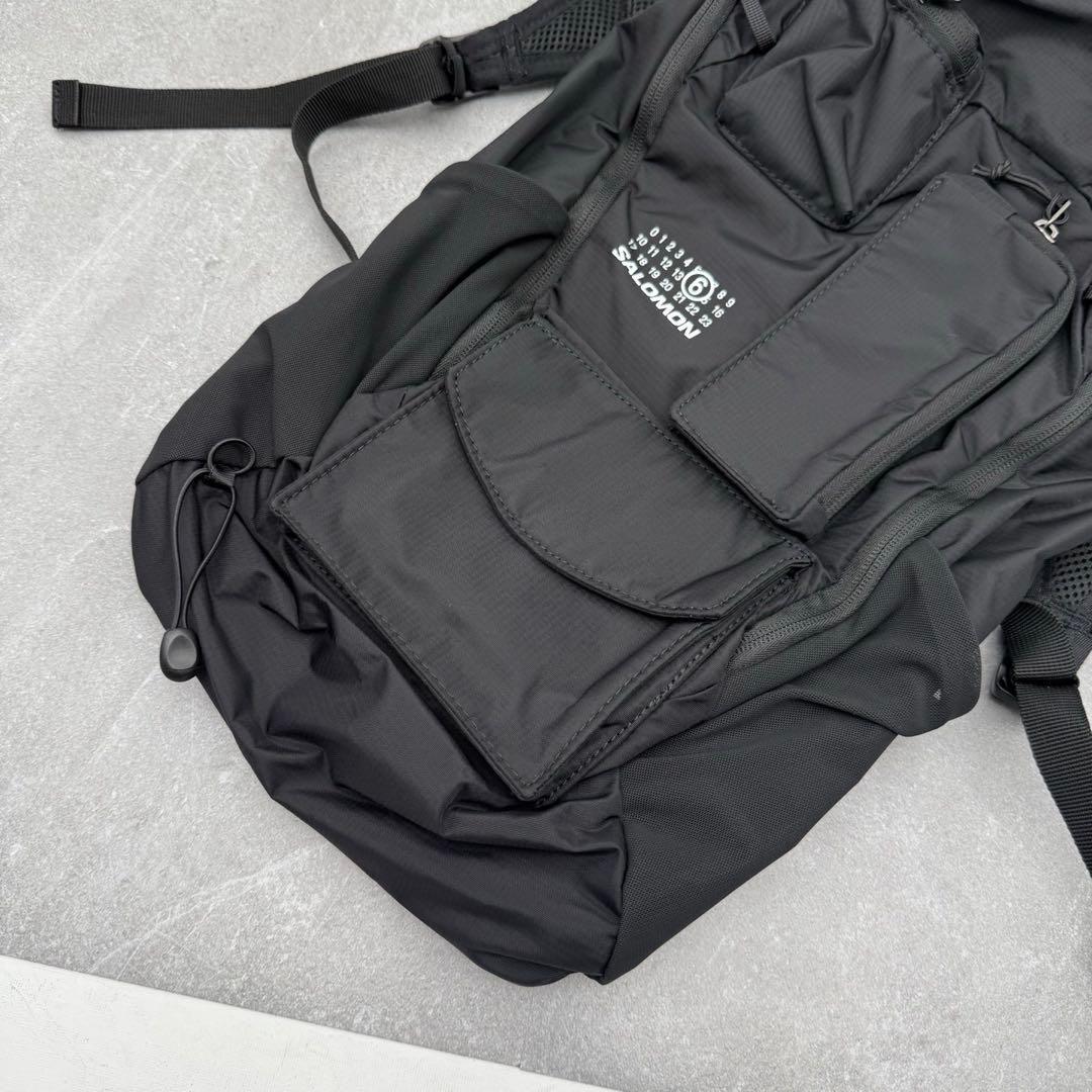 美品♥SALOMON ブラック多機能バックパック