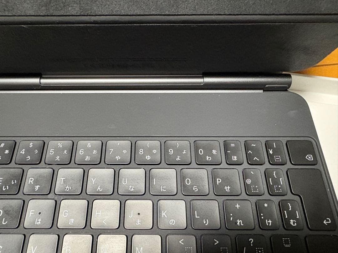 iPad air 第4世代 + Magic Keyboard 付き