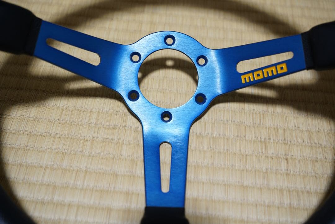 【正規品】MOMO mod.08 ステアリングホイール