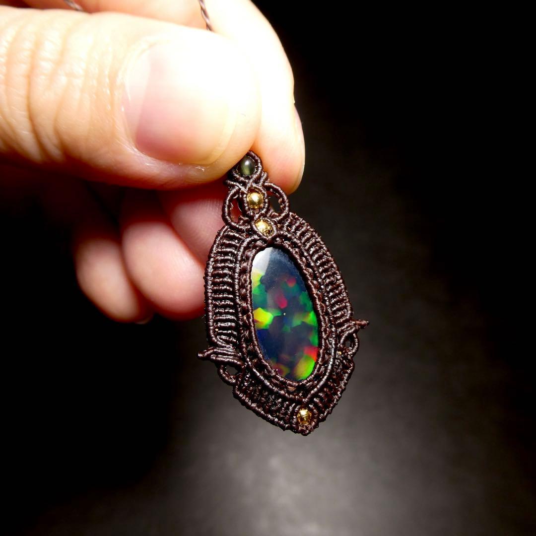 大粒ブラックオパールのマクラメネックレス