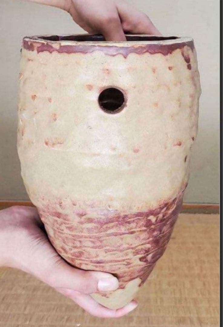 信楽焼 壁掛け花器 円錐形　高さ26㎝