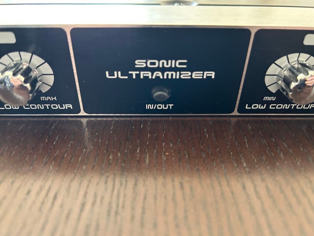 簡単操作で音に明瞭感、迫力を付加する2チャンネルプロセッサー