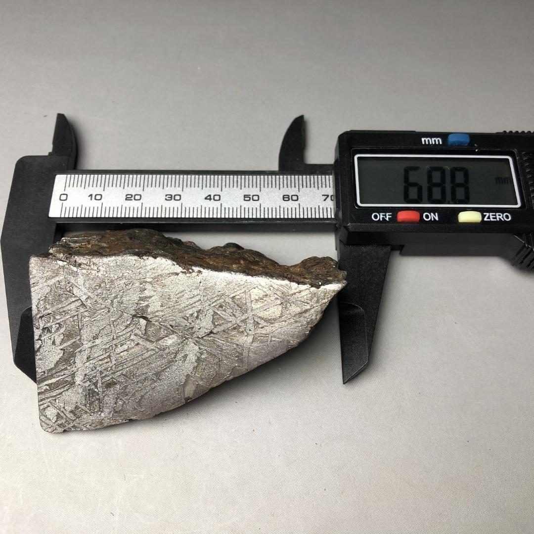 アルタイ隕石 鉄隕石　外皮付き隕石　エンドカット　原石　重さ約236ｇ