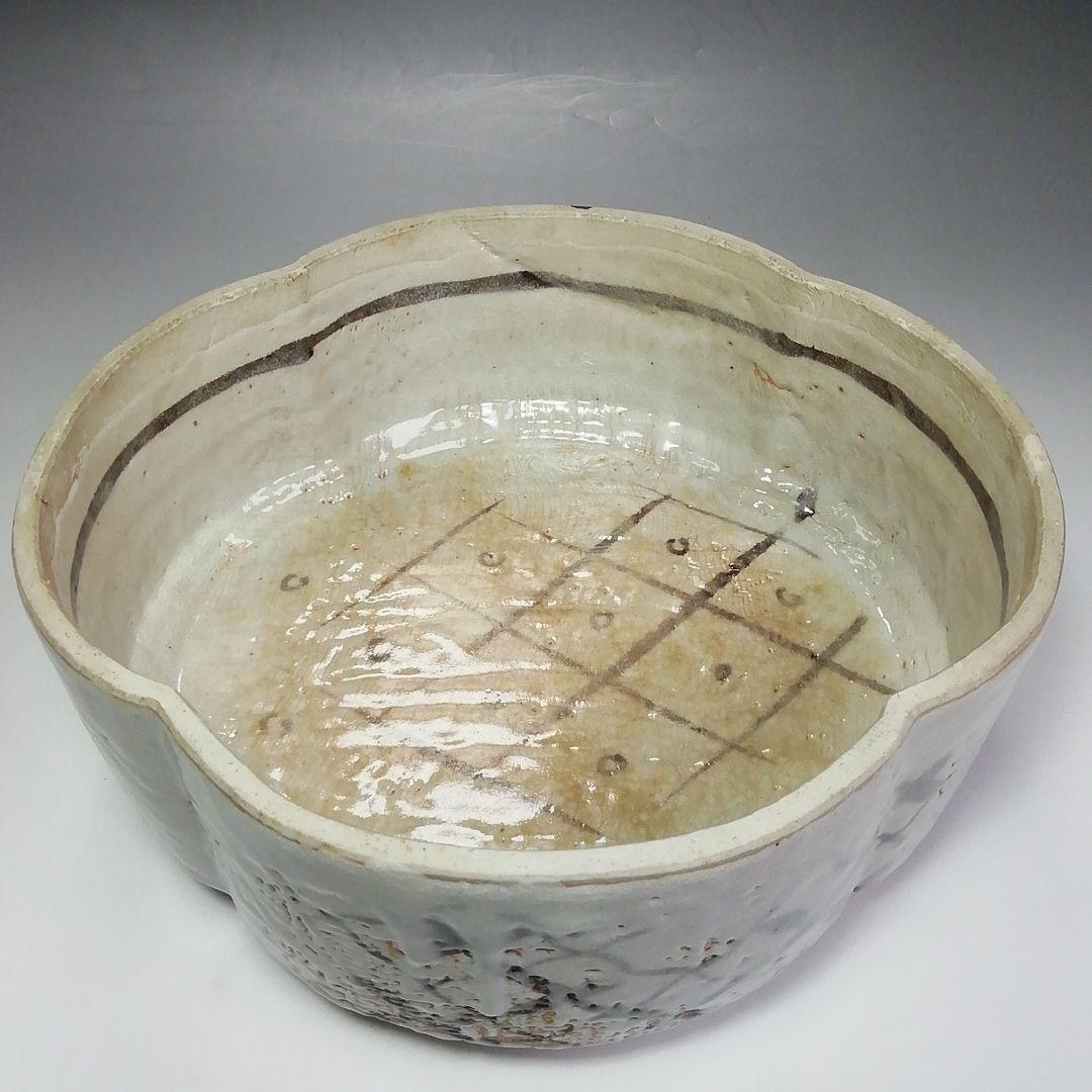 Ｓ４８５　喰籠　『志野　木瓜形　食篭』『山口錠鉄作』『即中斎　極箱』　共箱