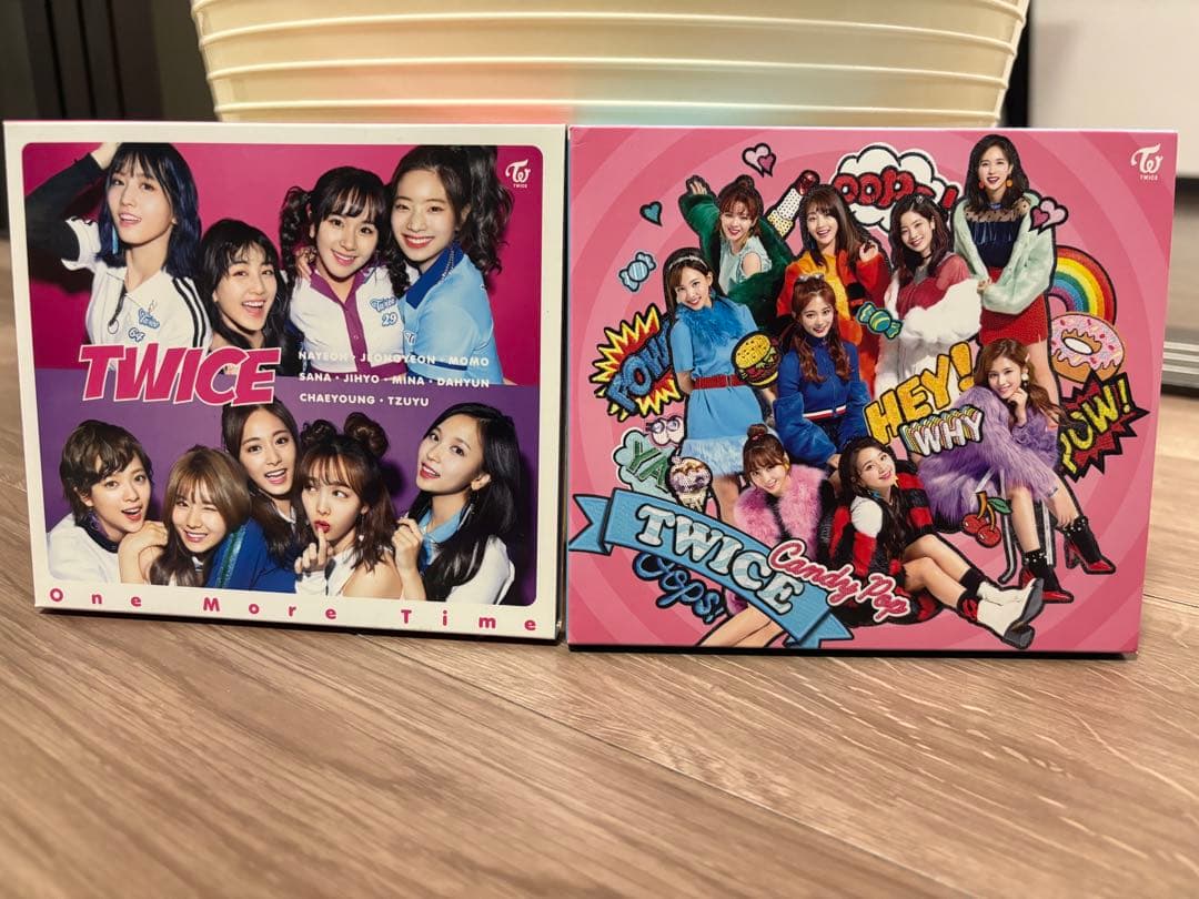 twice まとめ売り (CD、トレカ48枚、バッチ、グッズ)