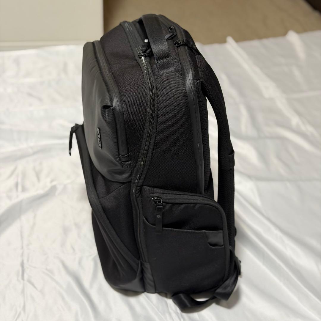 バッグ Incase A.R.C. Commuter Pack