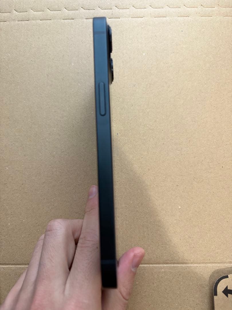 Apple iPhone 13 本体　128GB ミッドナイト