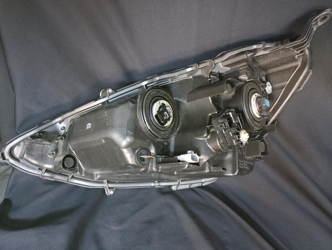 アクア　/　AQUA 　NHP10　左右ヘッドライト