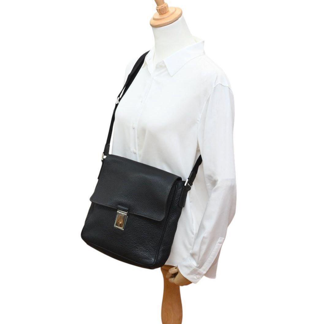 【美品】プラダ 本革 ショルダーバッグ サコッシュ 黒 三角 斜め掛け