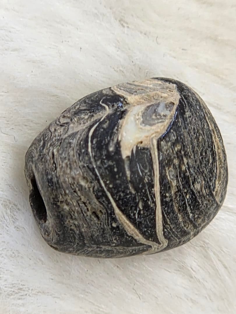 016　蜻蛉玉　古い波状模様の黒白ビーズ！