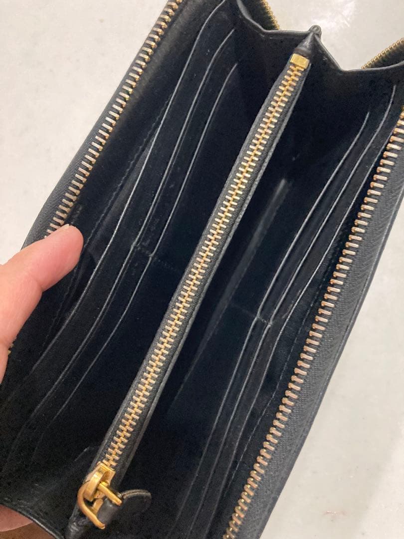 Prada プラダ長財布