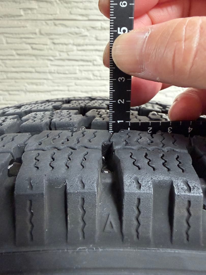 トーヨータイヤ 195-80R15 スタッドレスタイヤ 純正鉄ホイール付 4本