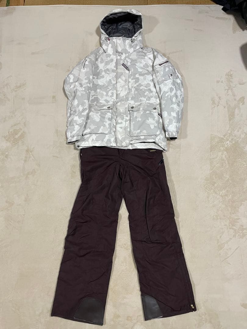 専用　【美品】デサント　スノーウェア　セットアップ　カモフラ柄　L相当