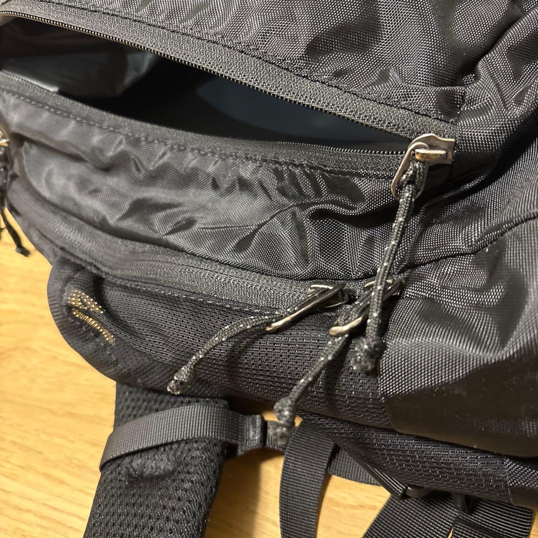 ARC'TERYX ブラック バックパック マンティス26