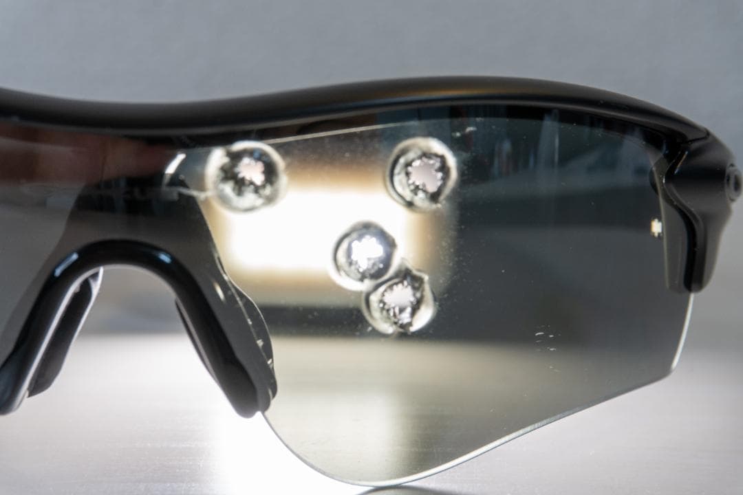 オークリーレーダーロックPRIZM IRIDIUM　5.56mm弾跡