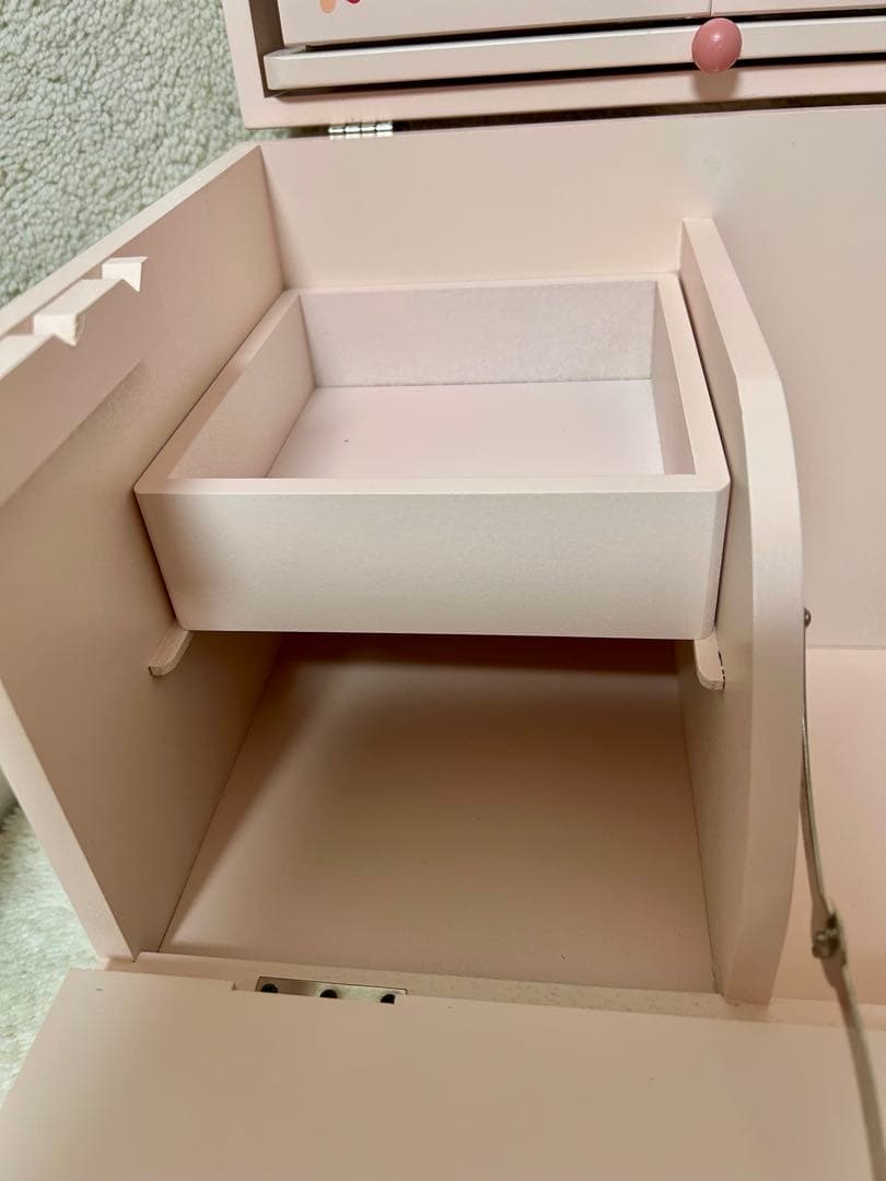 未使用　ハローキティ　メイクボックス小物入れ　三面鏡付き