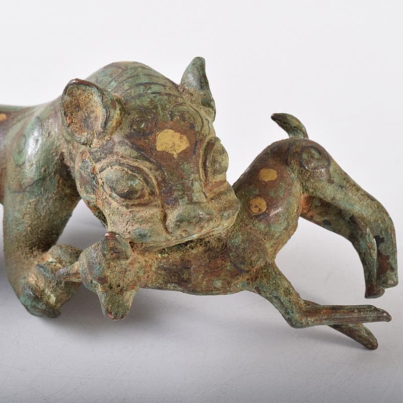中国　古銅青銅鍍金　虎噬鹿　置物　M　R8096