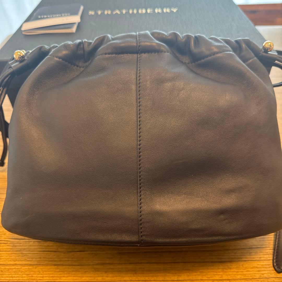 バッグ STRATHBERRY Charlotte Midi Drawstring