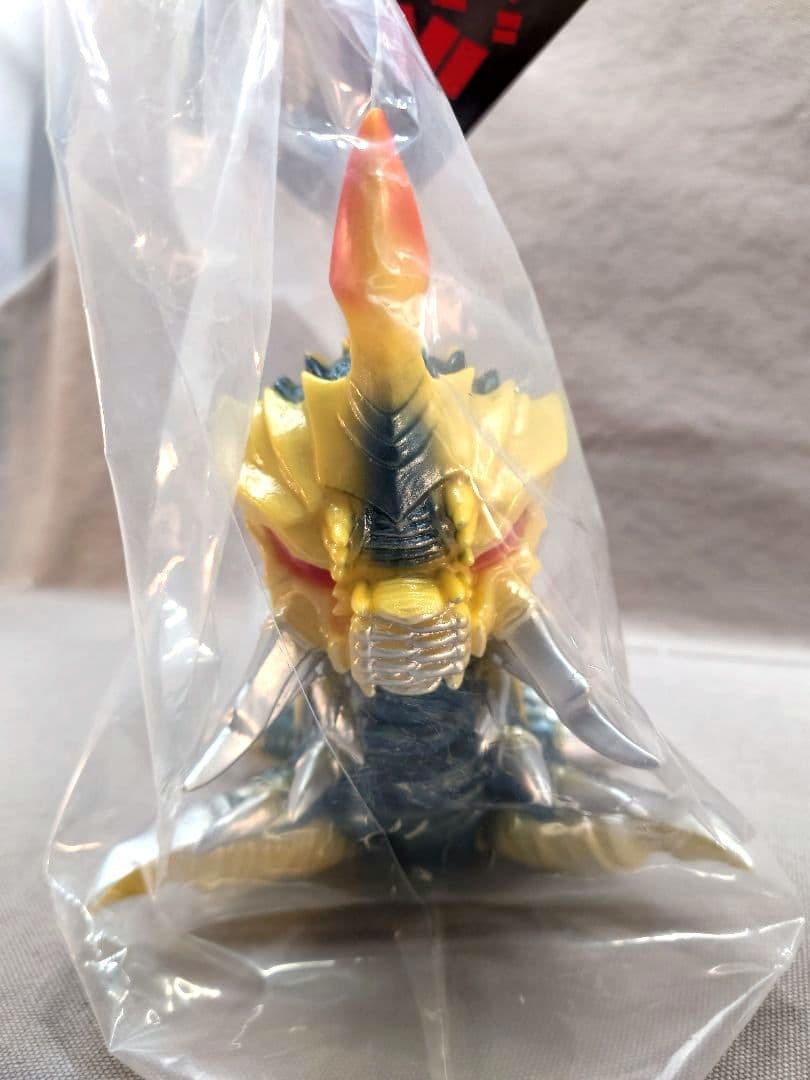 ゴジラ VANYL WARS　マーミット製 「バトラ幼虫」　メディコム・トイ