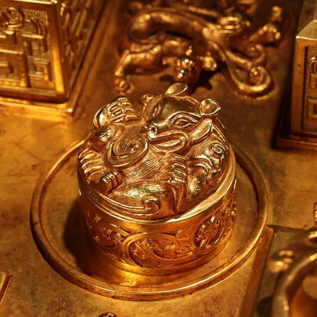 中国古美術・旧蔵鏨刻鎏金の鳳印章と玉璽のセット・純銅製・高浮彫り・置物・風水開運